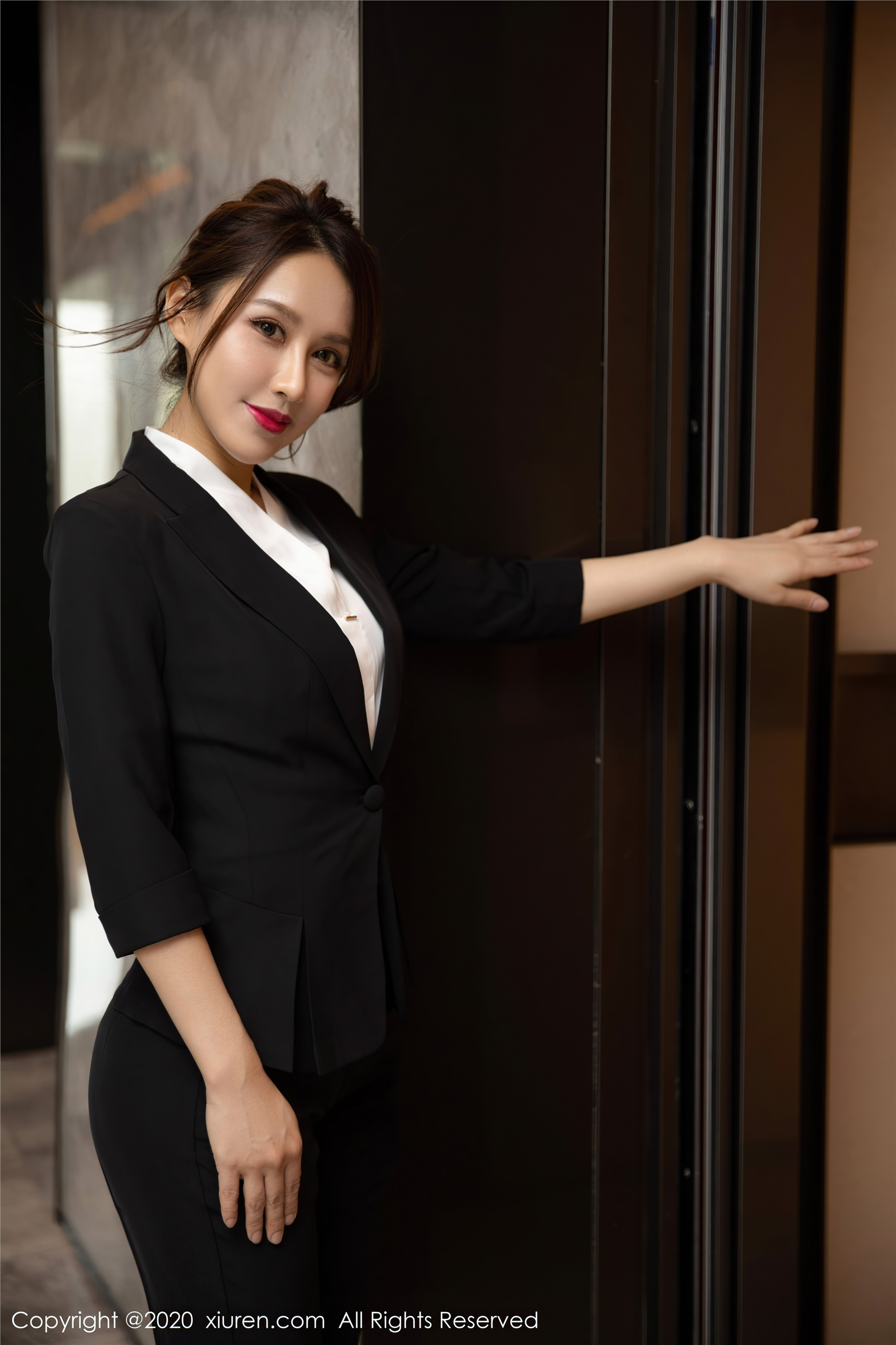 秀人网美媛馆 2020-09-21 Vol.2580 徐安安